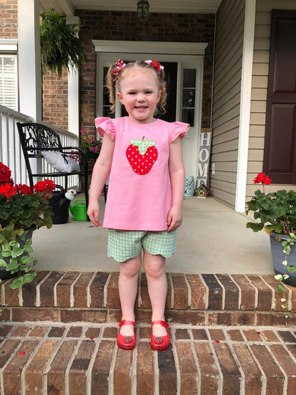 Strawberry 🍓 Appliqué top with scallop shorts